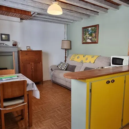 A Little Traditional French House Prázdninový dům