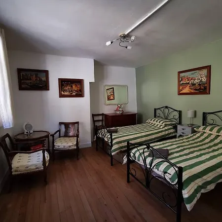 بيت للعطل A Little Traditional French House